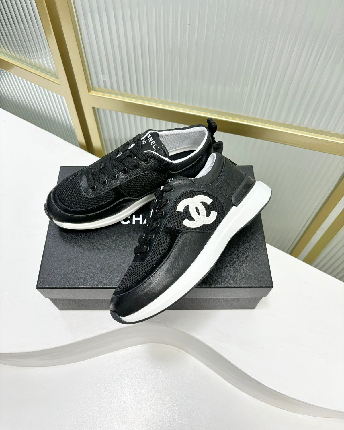 SNEAKER IN BLACK SUEDE WITH WHITE LOGO
