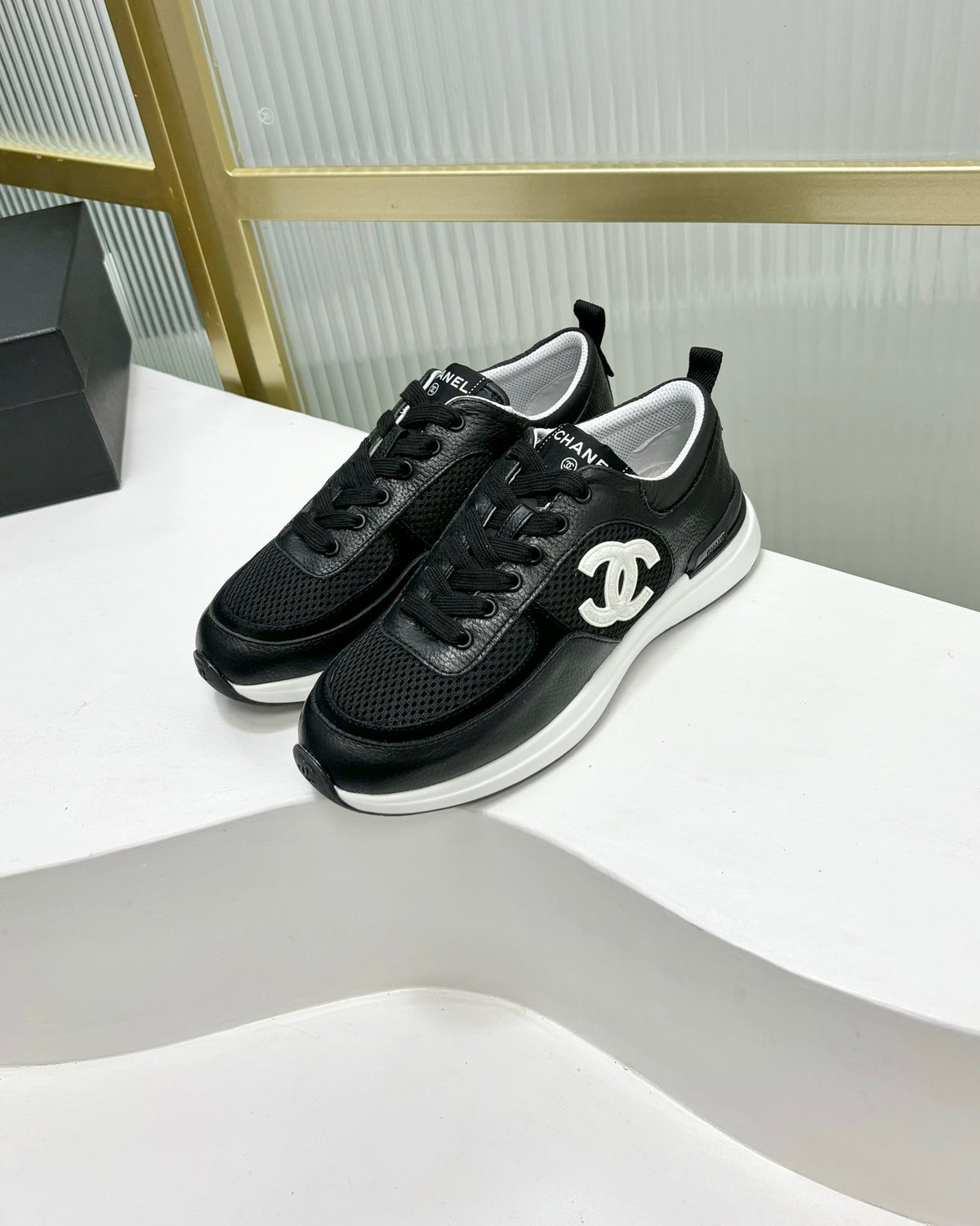 SNEAKER IN BLACK SUEDE WITH WHITE LOGO