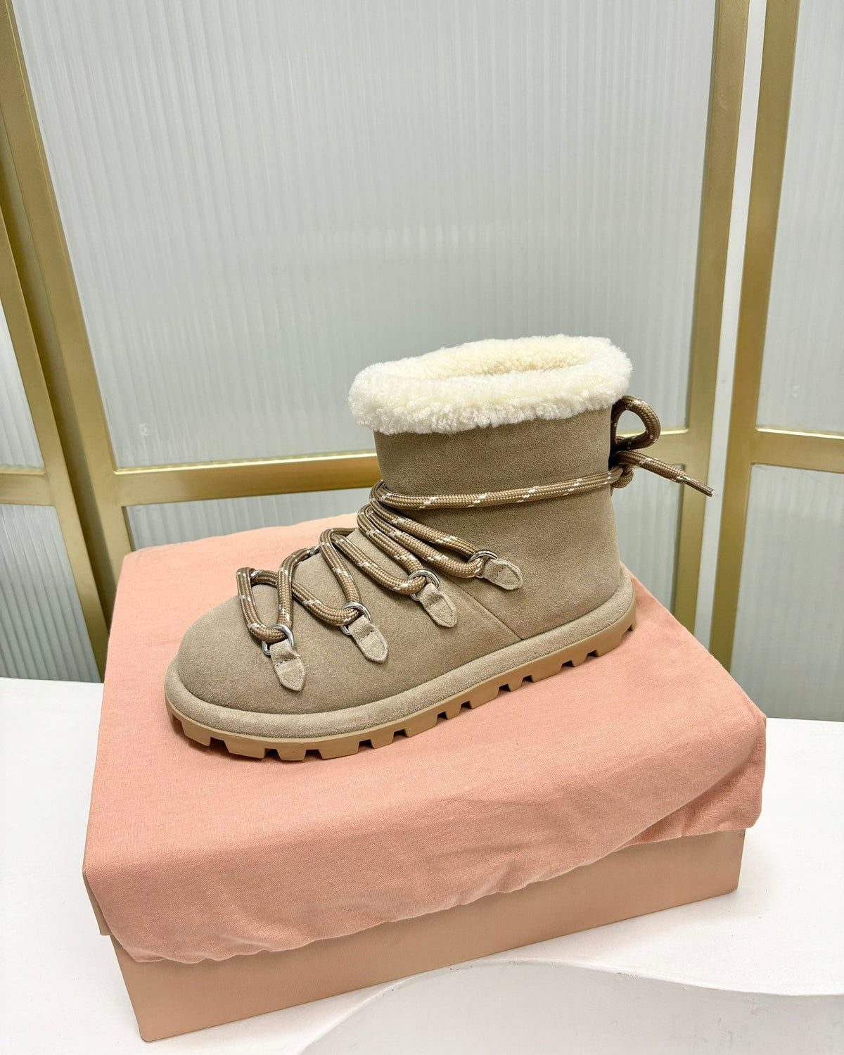 LACE-UP ANKLE BOOTS IN BEIGE SUEDE AND FLEECE LINING
