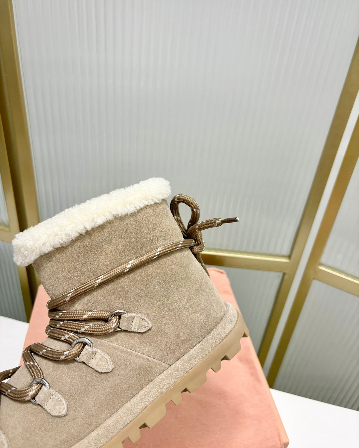 LACE-UP ANKLE BOOTS IN BEIGE SUEDE AND FLEECE LINING