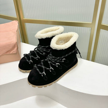 LACE-UP ANKLE BOOTS IN BLACK SUEDE AND FLEECE LINING