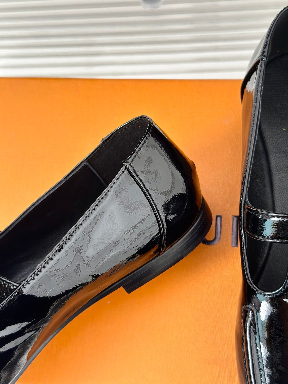 LV WOMEN SOHO FLAT MARY JANE IN BLACK CALFSKIN