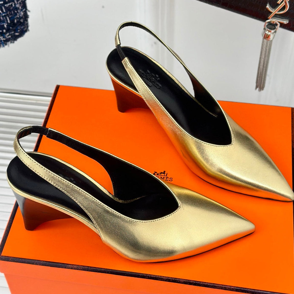 HIGH HEEL 75 MM POINTED- TOE SANDAL IN GOLD CALFSKIN