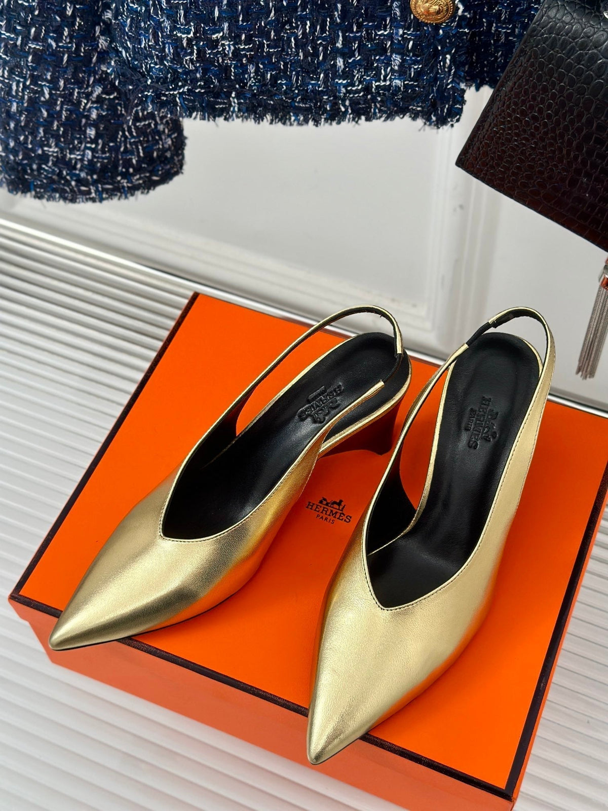 HIGH HEEL 75 MM POINTED- TOE SANDAL IN GOLD CALFSKIN