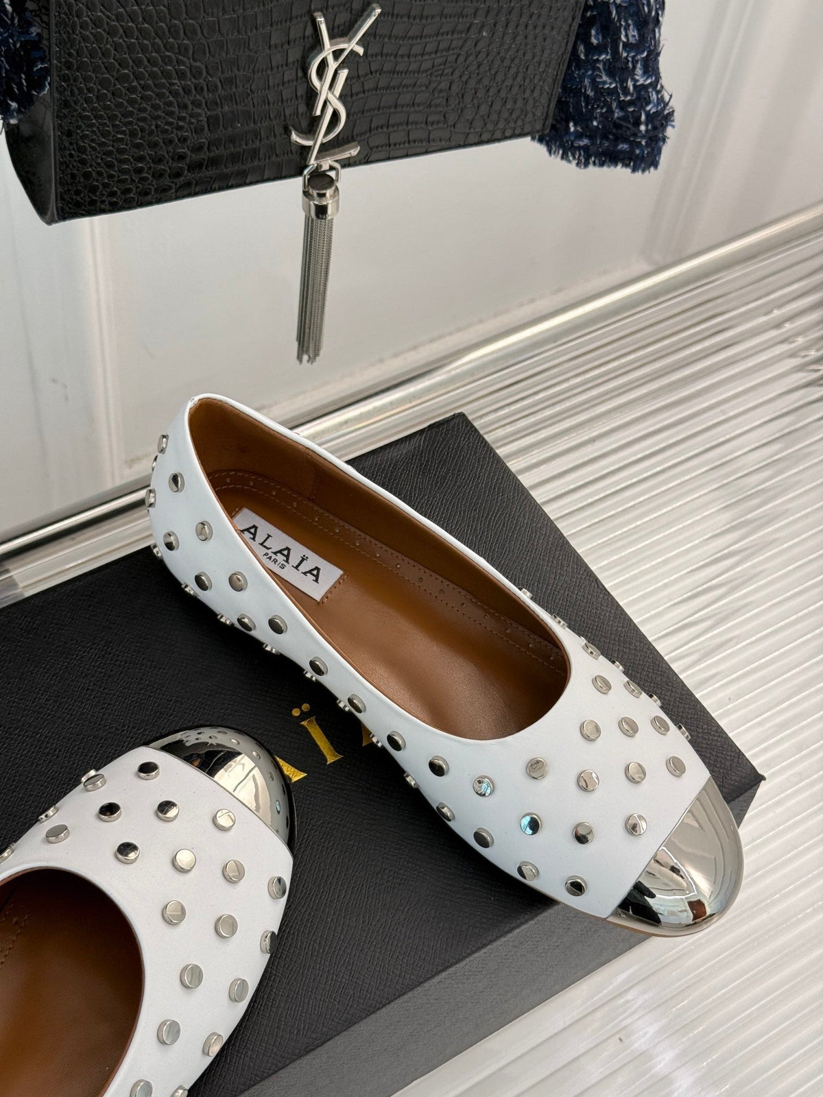 STUD-EMBELLISHED BALLET FLATS IN WHITE CALFSKIN