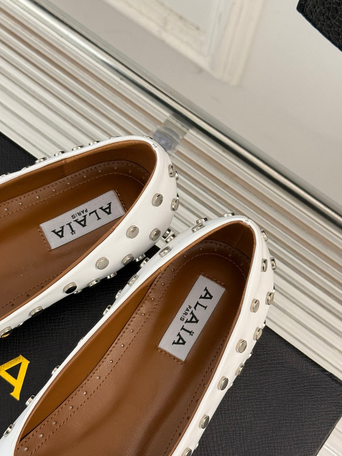 STUD-EMBELLISHED BALLET FLATS IN WHITE CALFSKIN
