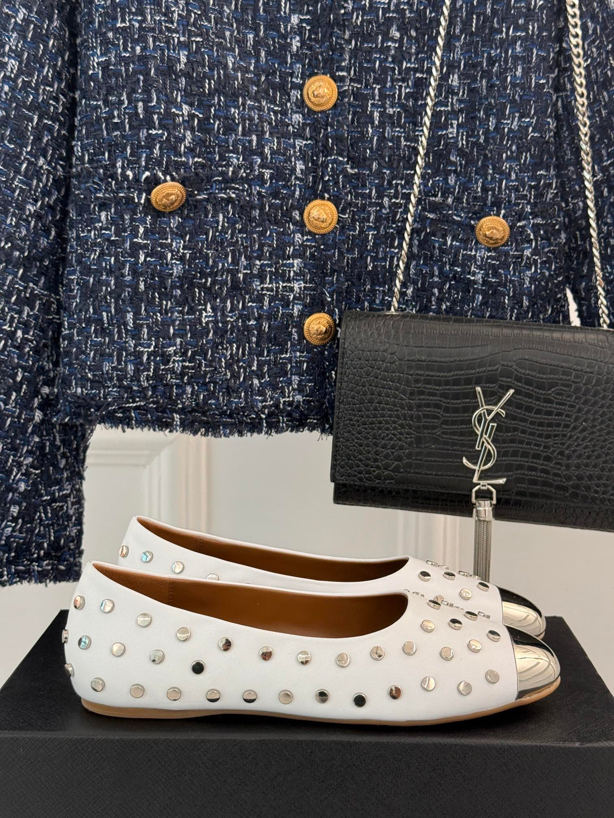 STUD-EMBELLISHED BALLET FLATS IN WHITE CALFSKIN