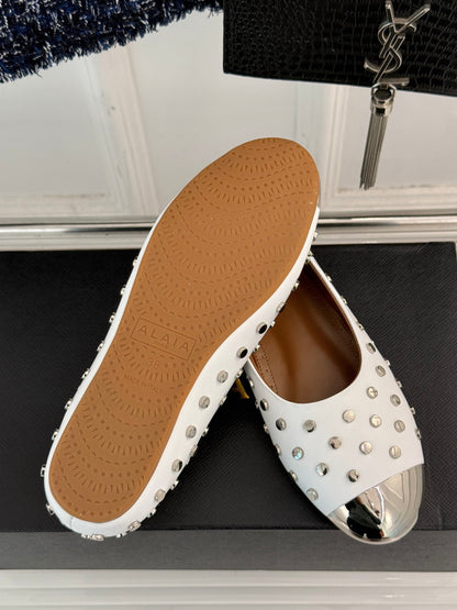 STUD-EMBELLISHED BALLET FLATS IN WHITE CALFSKIN