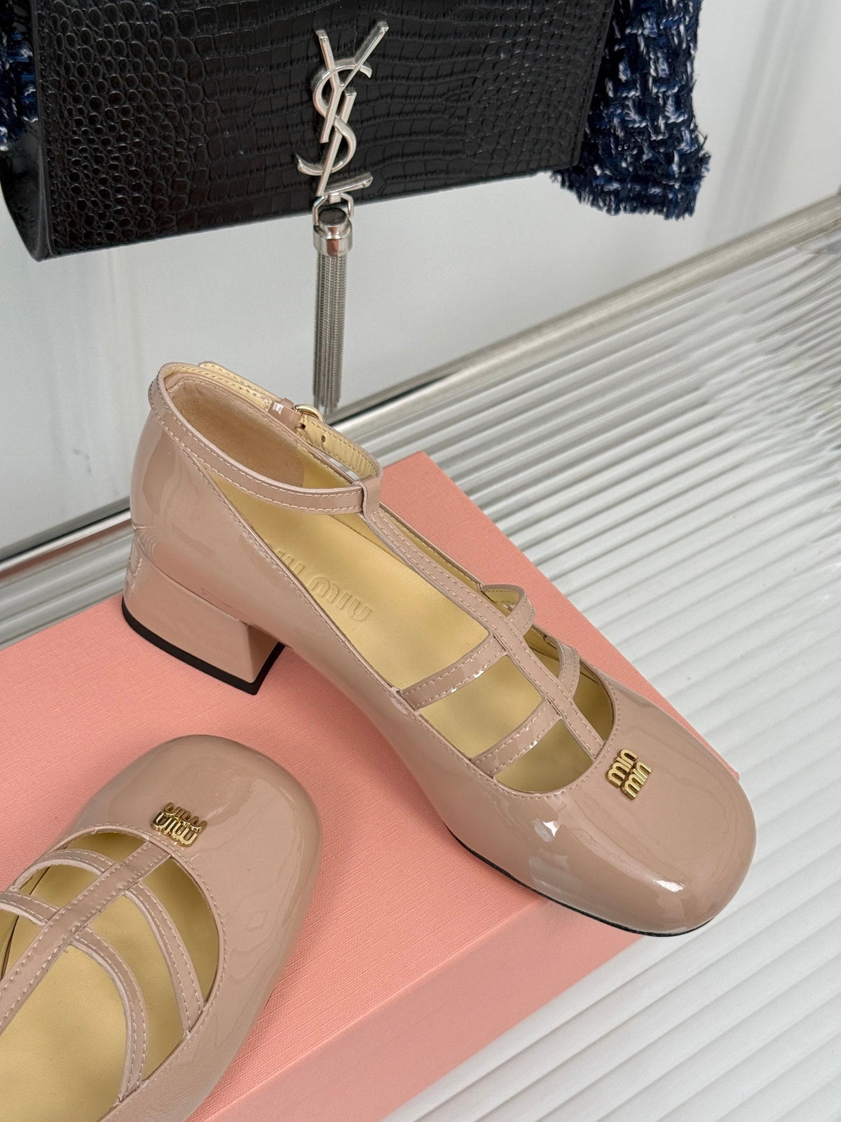 BALLET PUMPS WITH STRAP IN BEIGE GLOSSY LAMBSKIN