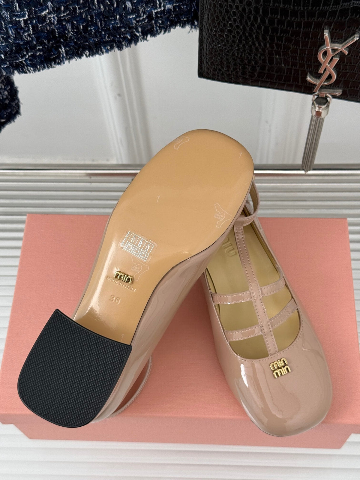 BALLET PUMPS WITH STRAP IN BEIGE GLOSSY LAMBSKIN