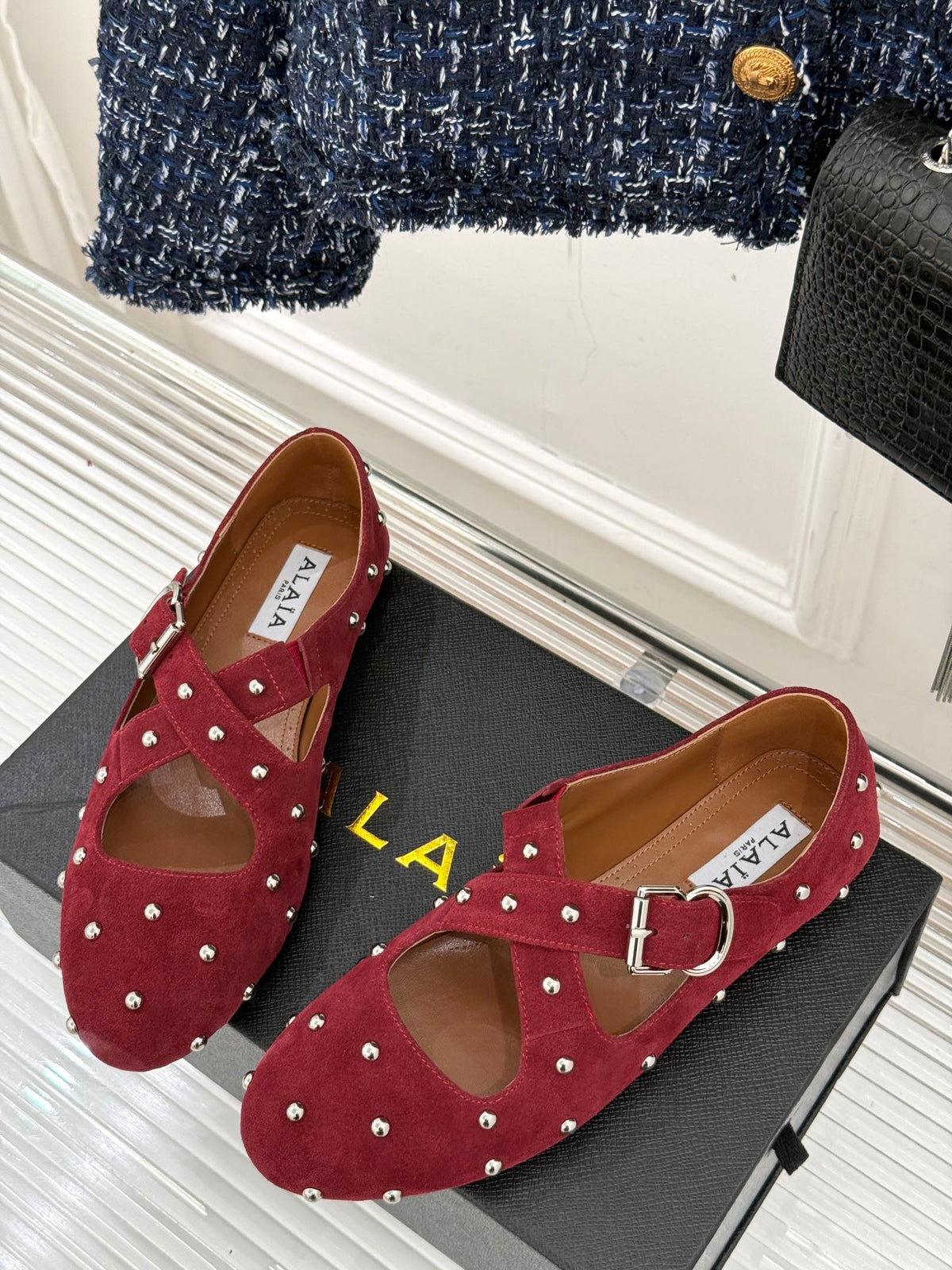 CROSSED STRAP BALLET FLATS IN BERRY RED SUEDE