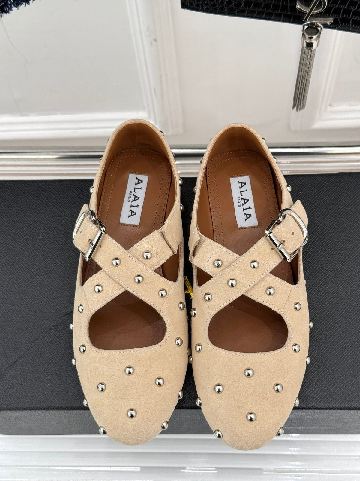 CROSSED STRAP BALLET FLATS IN TUSCAN BEIGE SUEDE