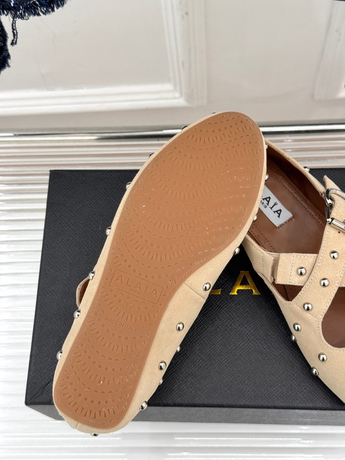 CROSSED STRAP BALLET FLATS IN TUSCAN BEIGE SUEDE