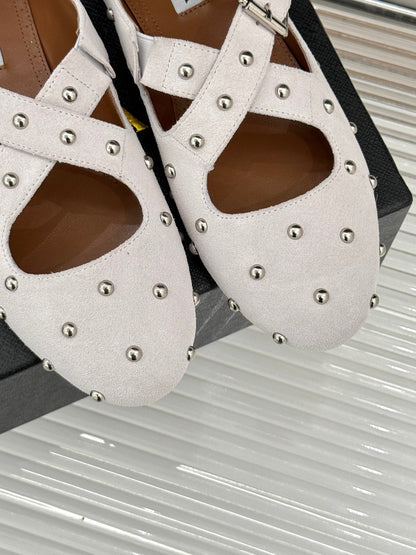 CROSSED STRAP BALLET FLATS IN WHITE SUEDE