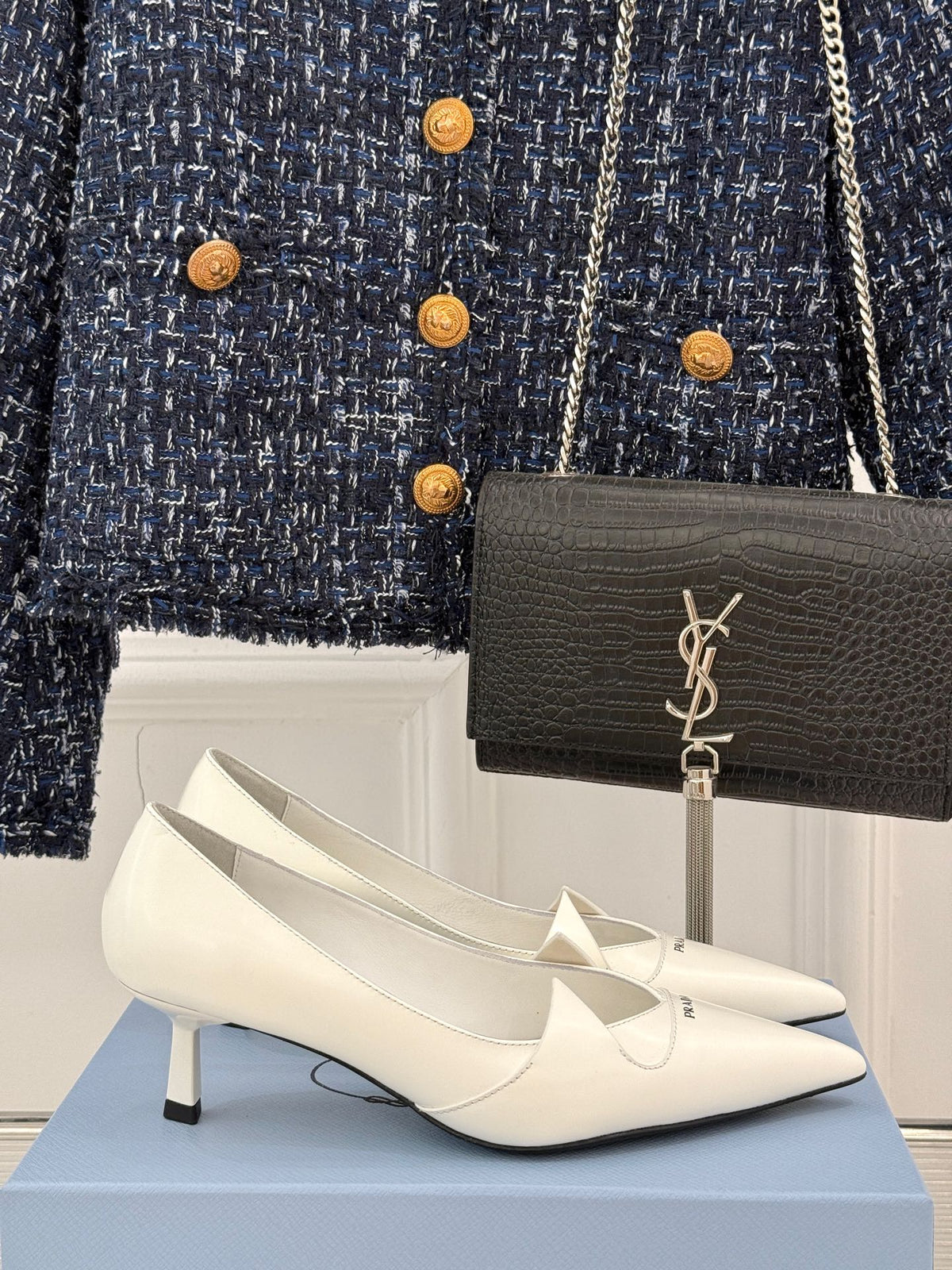 KITTEN HEEL PUMPS IN WHITE CALFSKIN