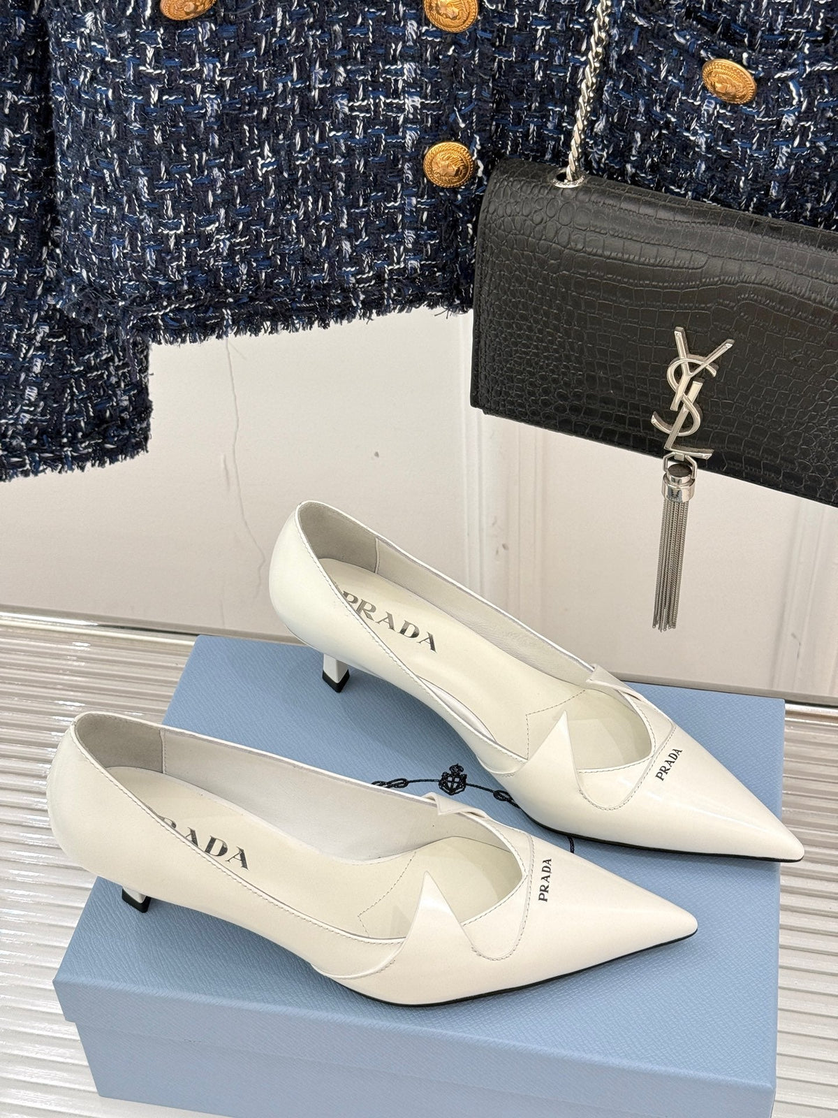 KITTEN HEEL PUMPS IN WHITE CALFSKIN