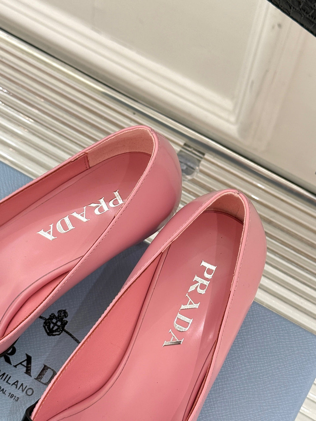 KITTEN HEEL PUMPS IN PINK MIX BLACK CALFSKIN