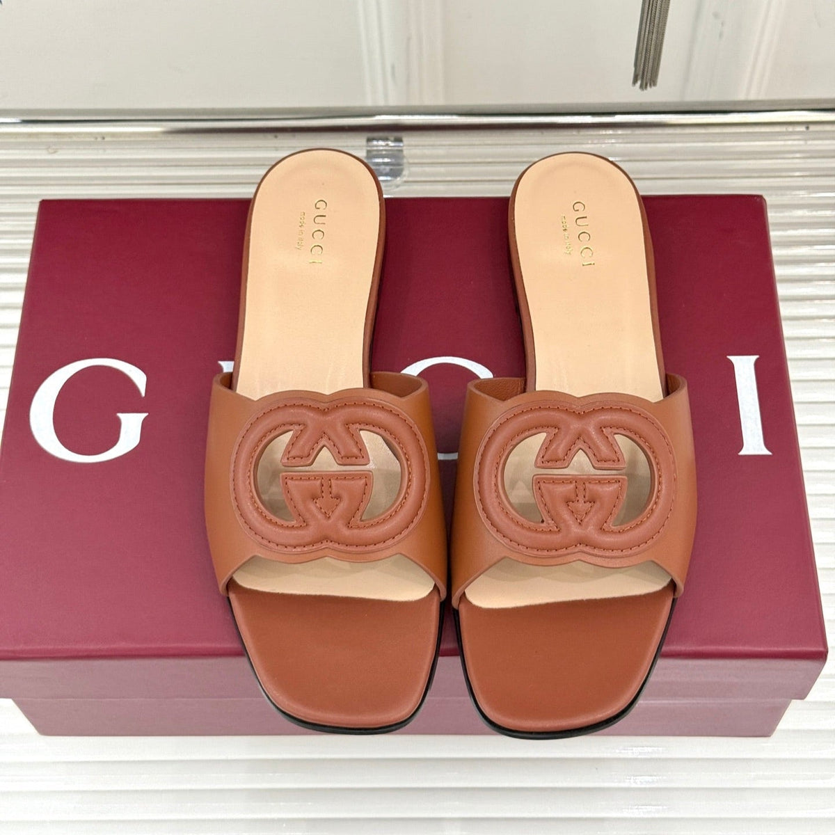 SLIDE SANDALS IN BROWN CALFSKIN