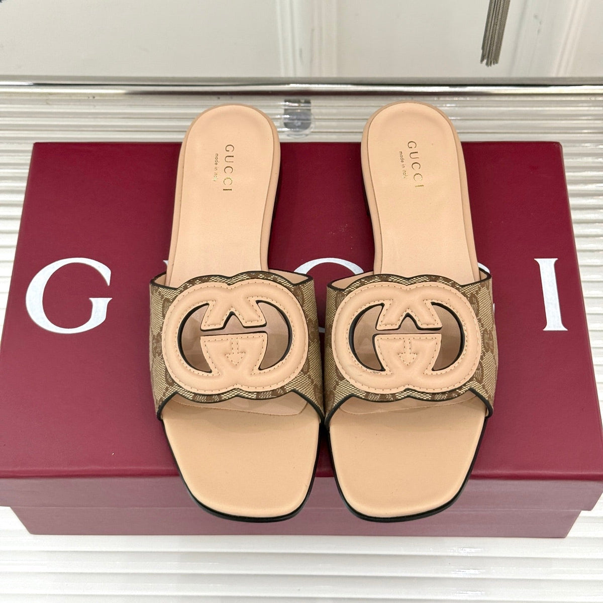 SLIDE SANDALS IN BEIGE CALFSKIN