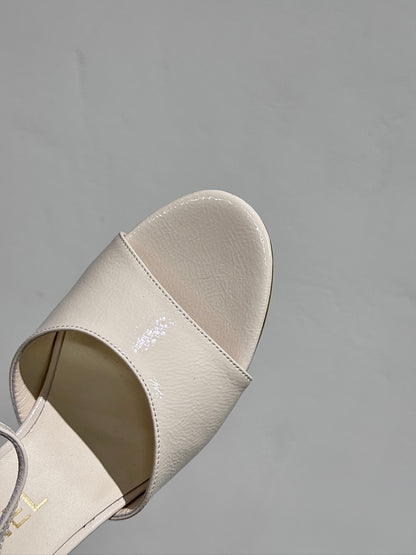 BLOCK HEEL SANDALS WHITE SHEEPSKIN