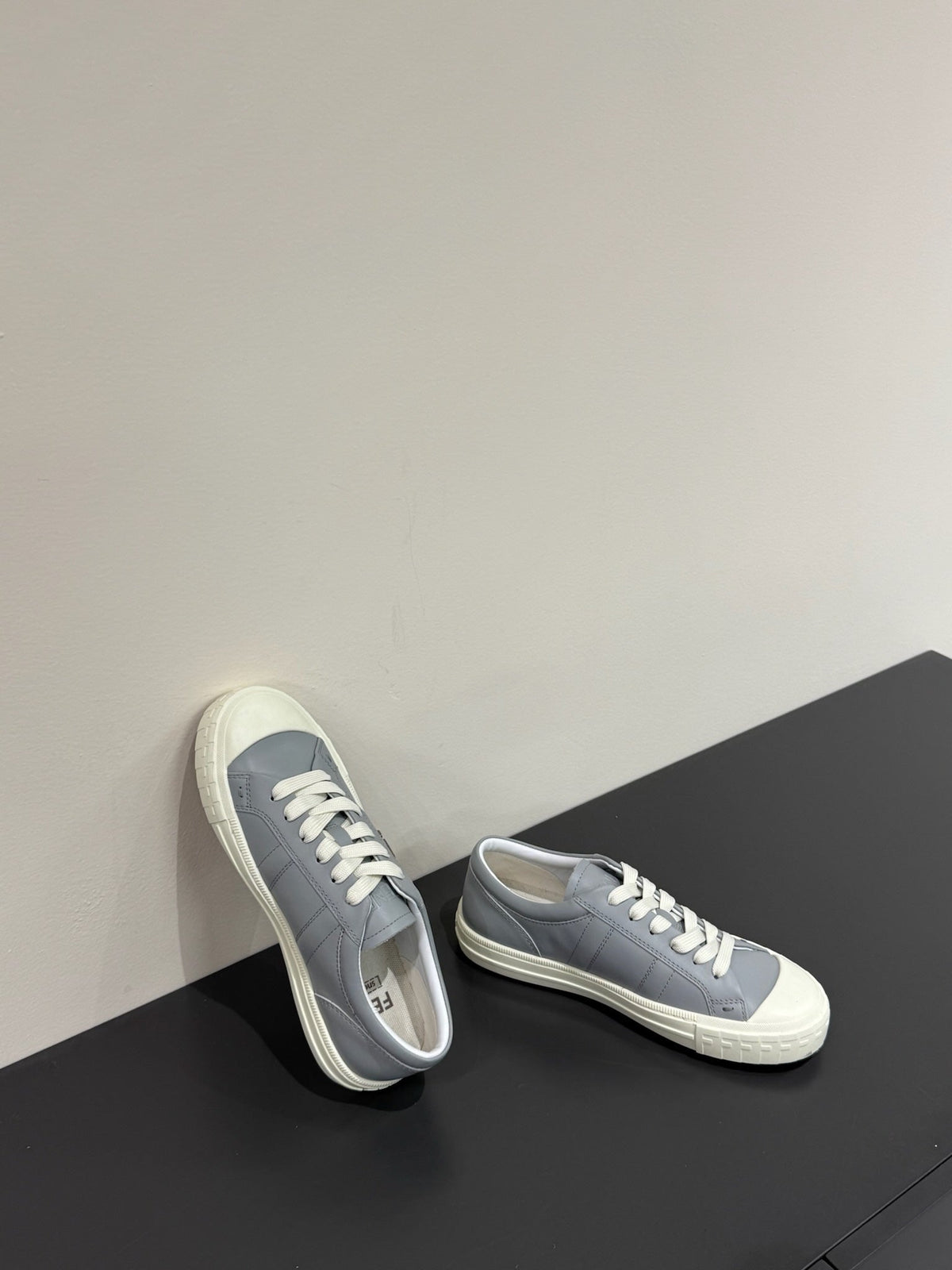 FF TRAINER SNEAKER IN DOLPHIN GRAY MIX WHITE CALFSKIN