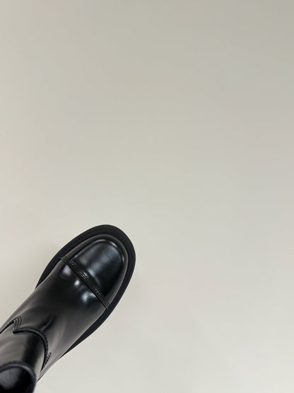 D-TOWN ANKLE BOOTS IN BLACK PATENT CALFSKIN