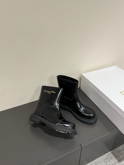 D-TOWN ANKLE BOOTS IN BLACK PATENT CALFSKIN