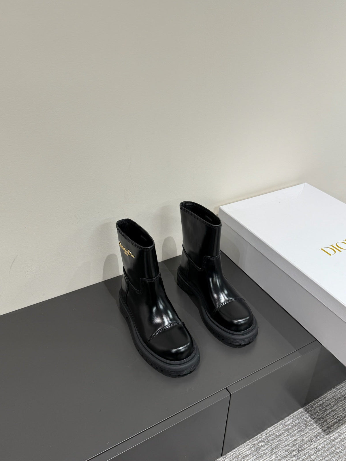 D-TOWN ANKLE BOOTS IN BLACK PATENT CALFSKIN