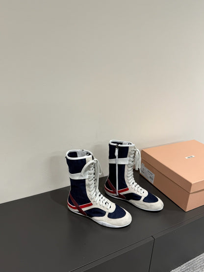LACE-UP BOOTS IN BEIGE SUEDE AND NAVY MESH