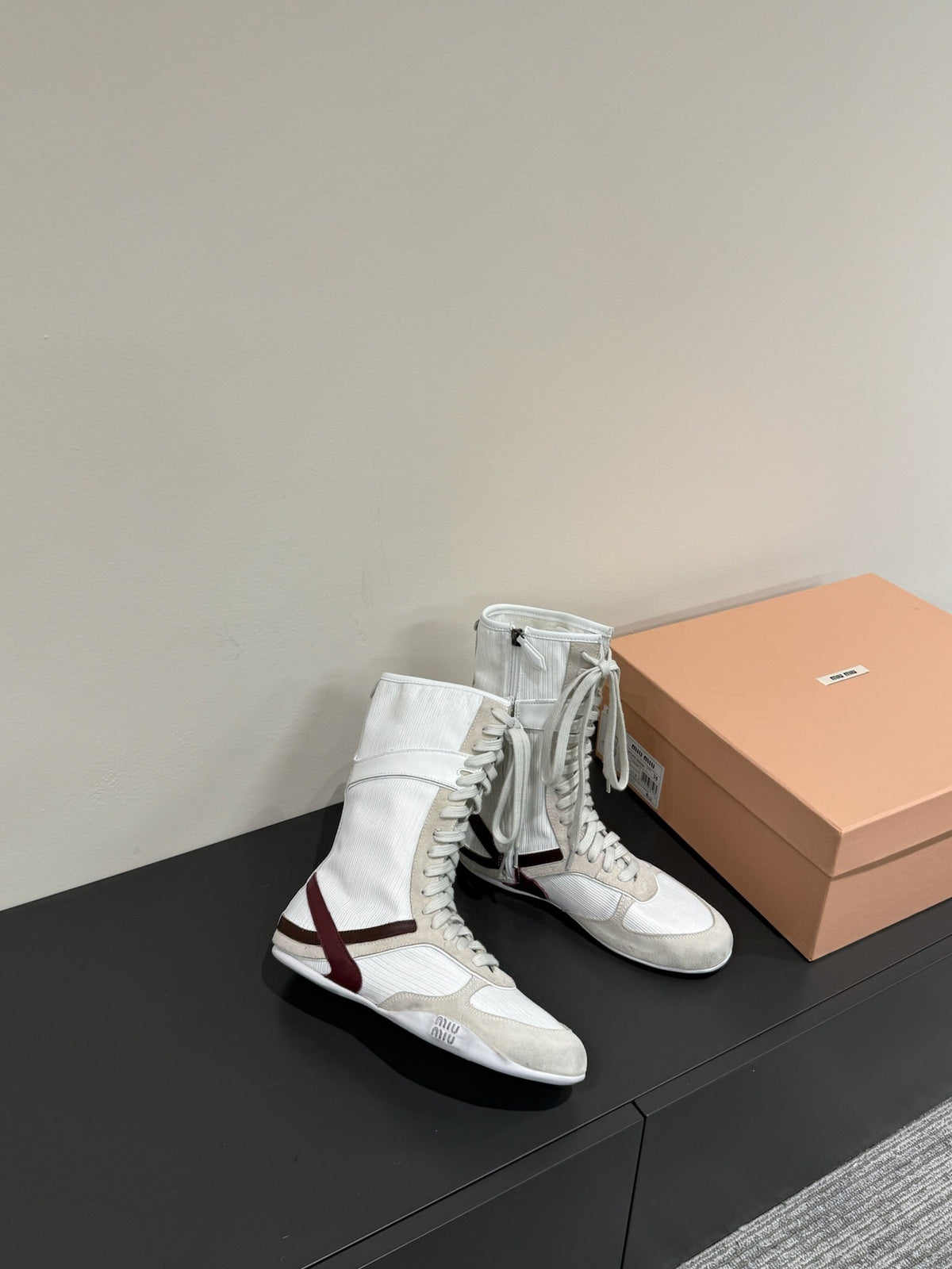 LACE-UP BOOTS IN BEIGE SUEDE AND WHITE MESH