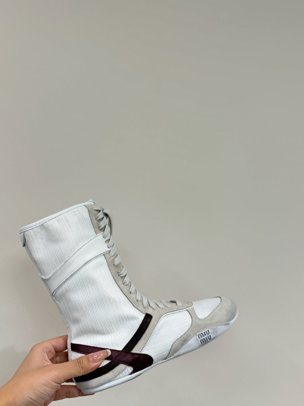 LACE-UP BOOTS IN BEIGE SUEDE AND WHITE MESH