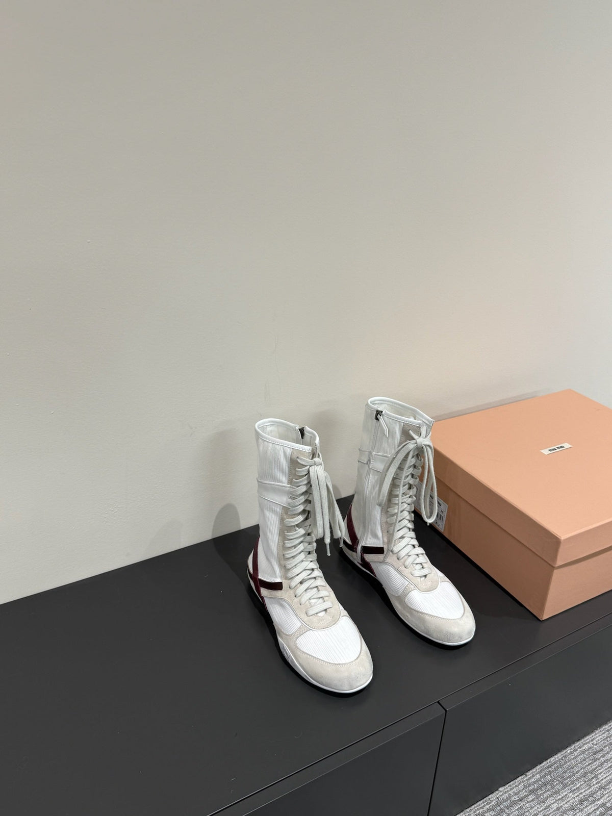 LACE-UP BOOTS IN BEIGE SUEDE AND WHITE MESH