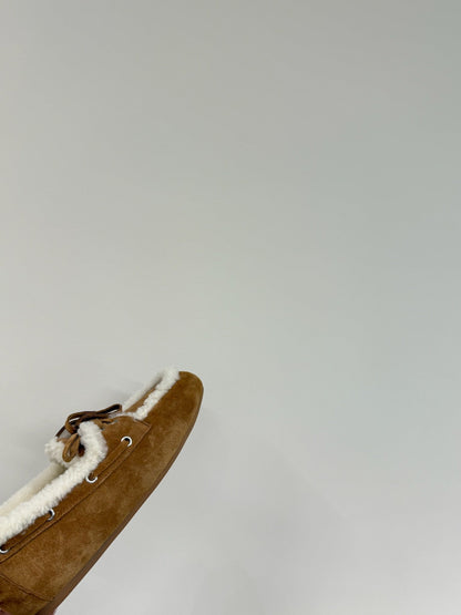 LACE-UP LOAFERS IN TAWNY BROWN SUEDE AND WHITE FLEECE LINING