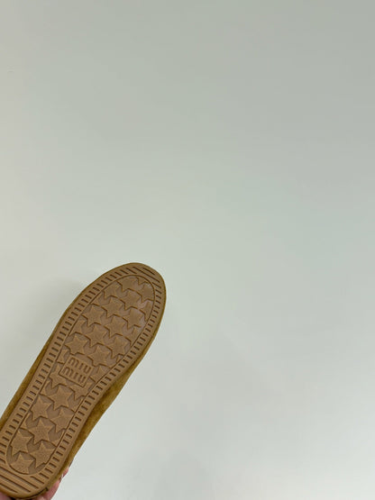 LACE-UP LOAFERS IN TAWNY BROWN SUEDE AND WHITE FLEECE LINING