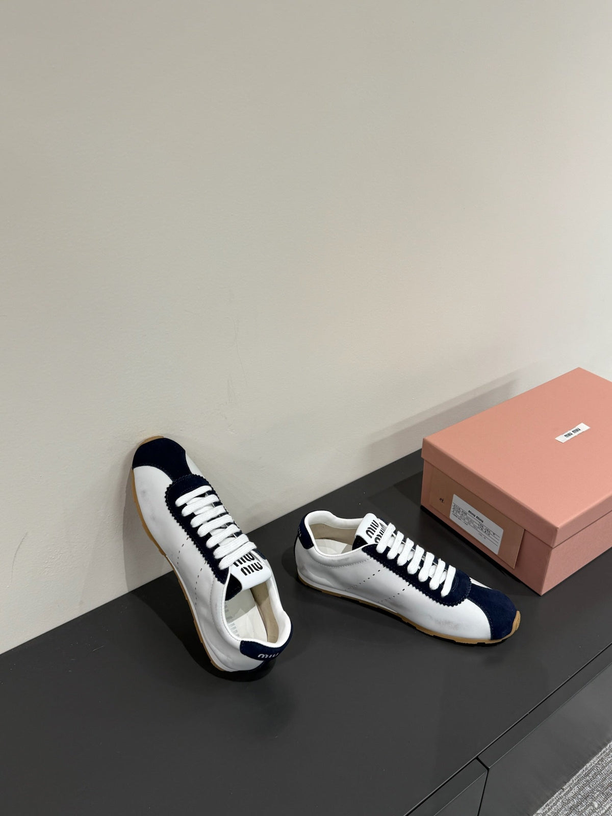 PLUME SNEAKERS IN WHITE NAPPA LAMBSKIN AND NAVY SUEDE