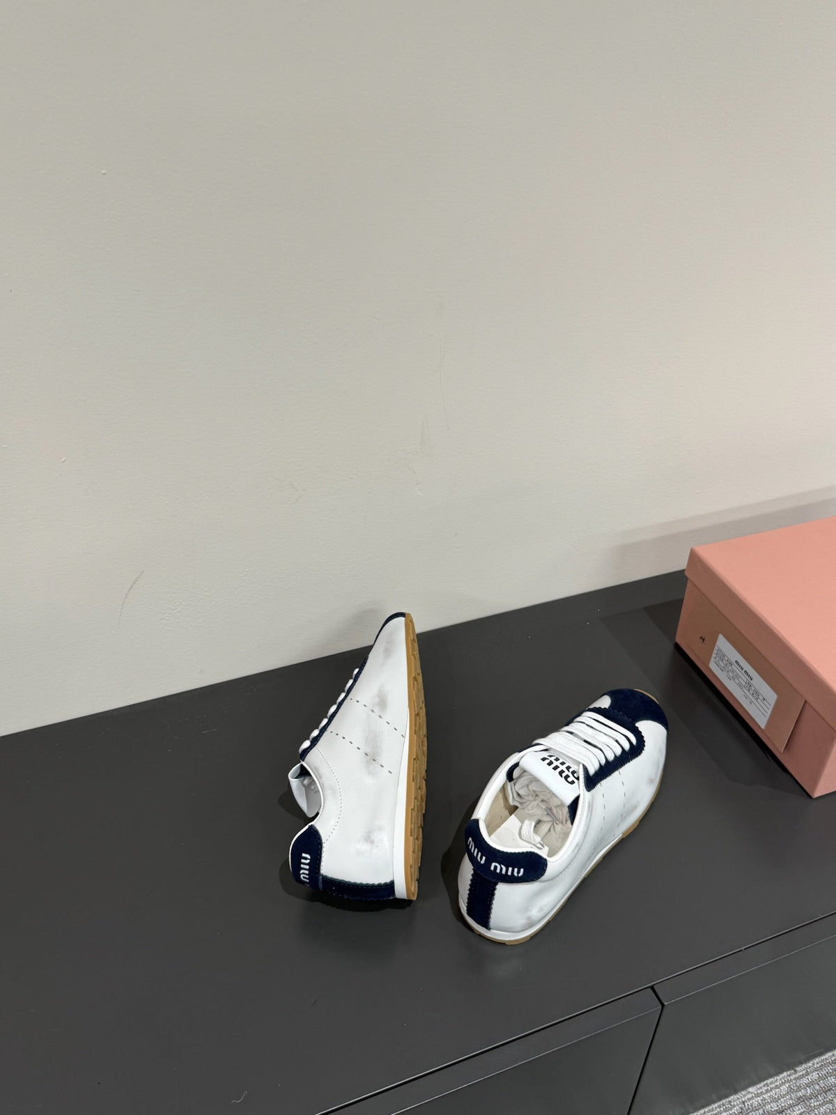 PLUME SNEAKERS IN WHITE NAPPA LAMBSKIN AND NAVY SUEDE