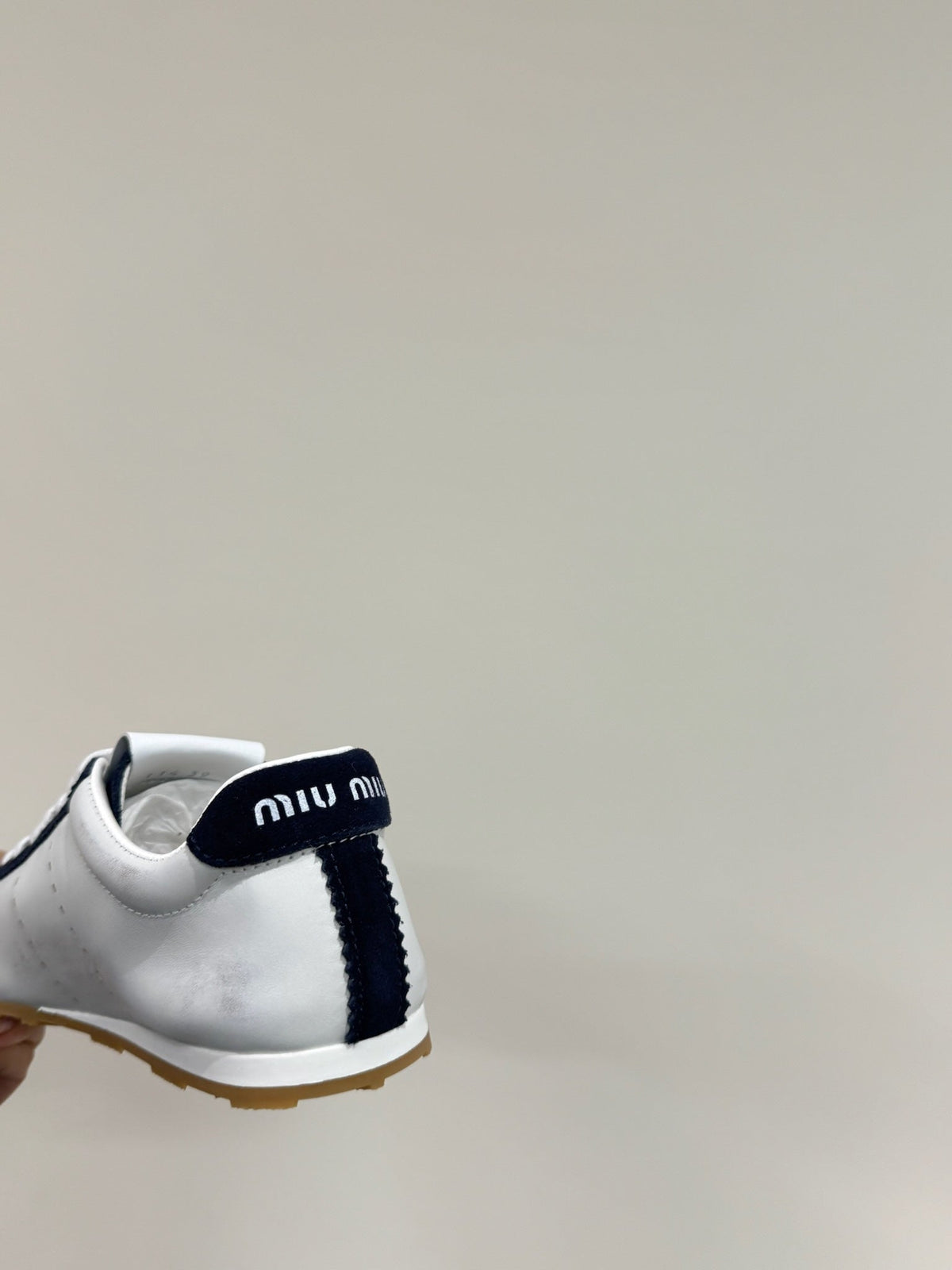 PLUME SNEAKERS IN WHITE NAPPA LAMBSKIN AND NAVY SUEDE