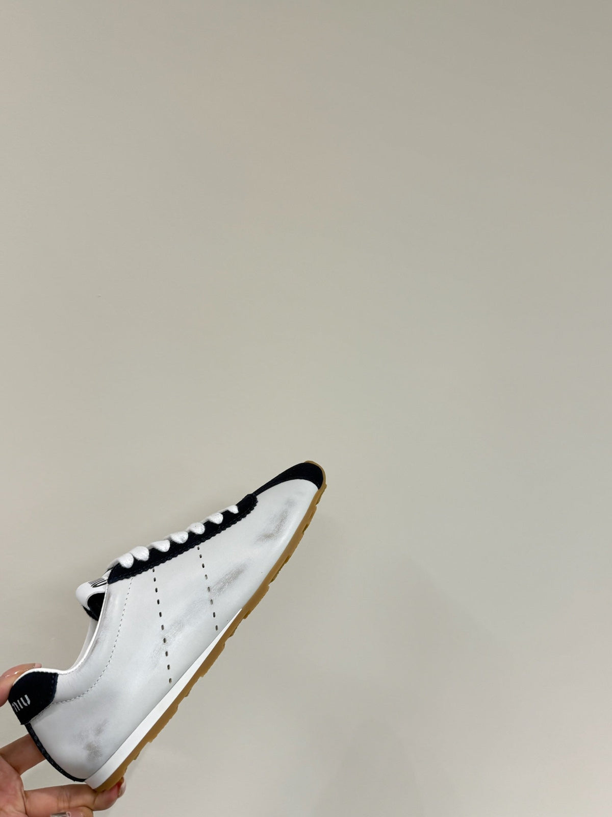 PLUME SNEAKERS IN WHITE NAPPA LAMBSKIN AND NAVY SUEDE