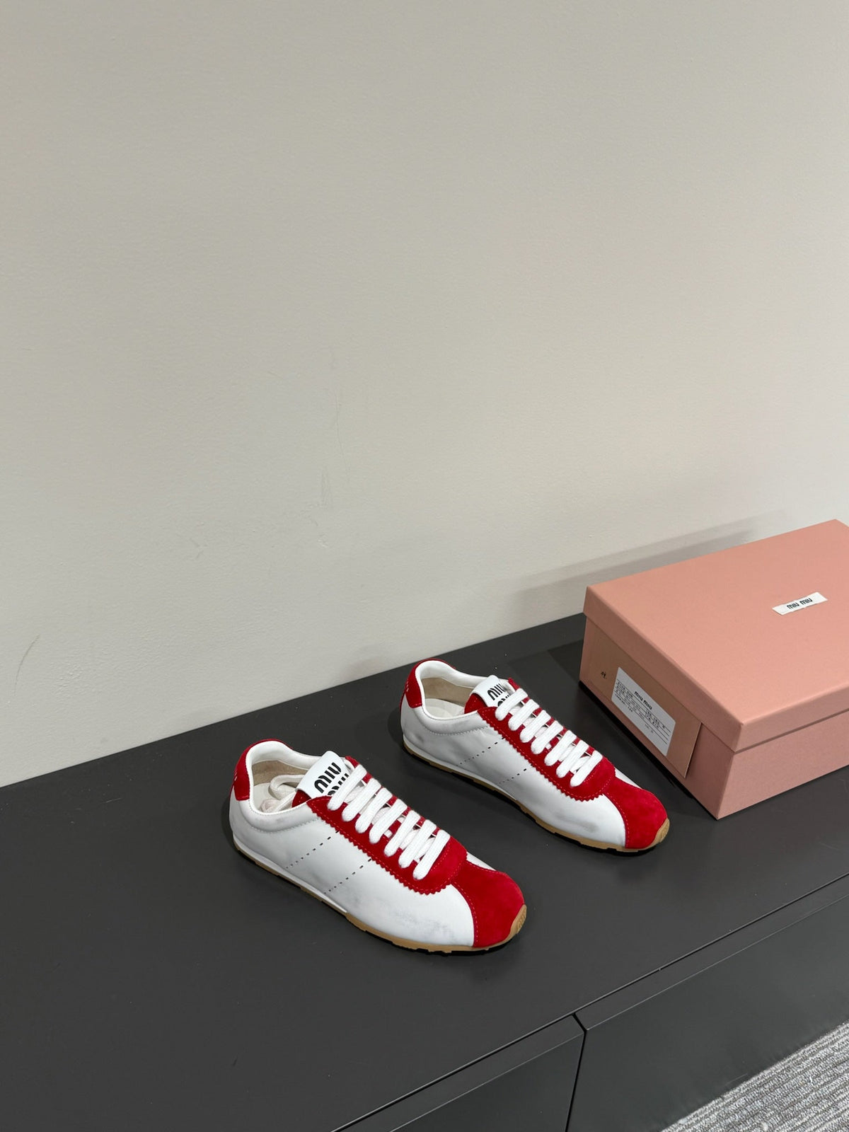 PLUME SNEAKERS IN WHITE NAPPA LAMBSKIN AND RED SUEDE