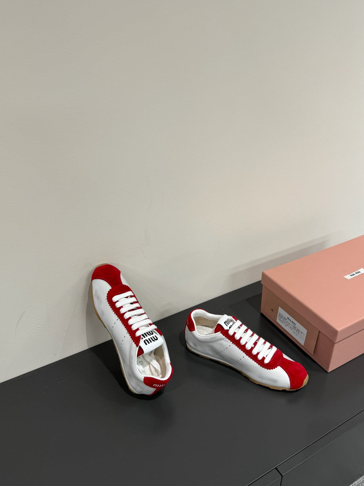 PLUME SNEAKERS IN WHITE NAPPA LAMBSKIN AND RED SUEDE