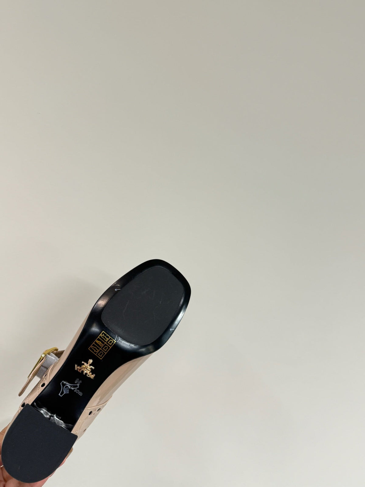 MARY JANE PUMPS IN BEIGE GLOSSY CALFSKIN
