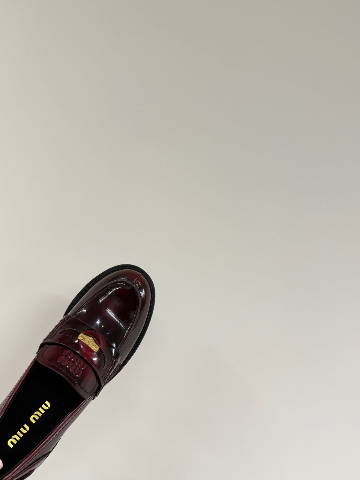 LOAFER WITH GOLD COIN IN CRIMSON GLOSSY CALFSKIN