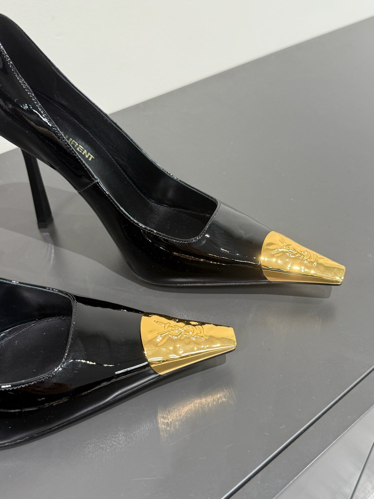 JEANNE HIGH PUMPS IN BLACK PATENT CALFSKIN