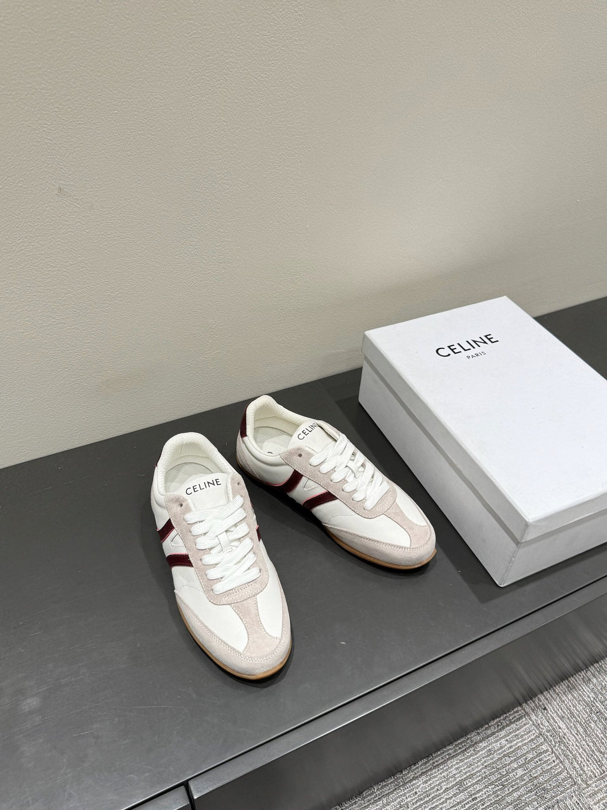 JOGGER LOW LACE-UP SNEAKER IN CALFSKIN & SUEDE WHITE/BEIGE/RED