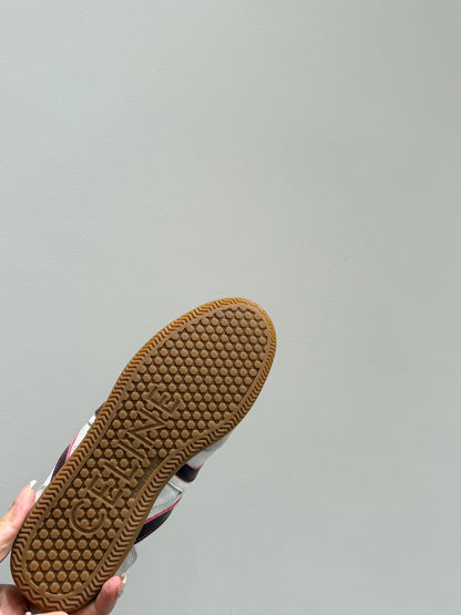 JOGGER LOW LACE-UP SNEAKER IN CALFSKIN & SUEDE WHITE/BEIGE/RED