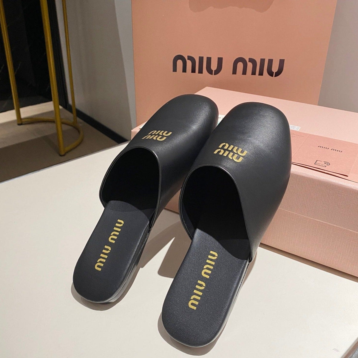 MULES SLIPPERS RETRO BLACK COWHIDE