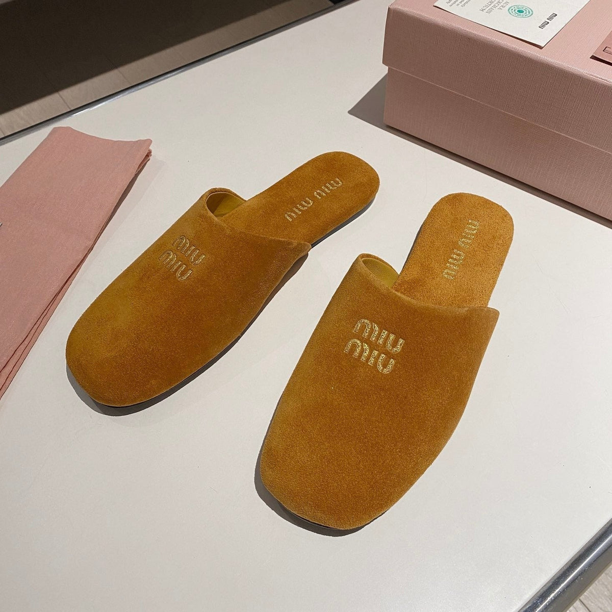 MULES SLIPPERS RETRO AMBER COLOR SUEDE