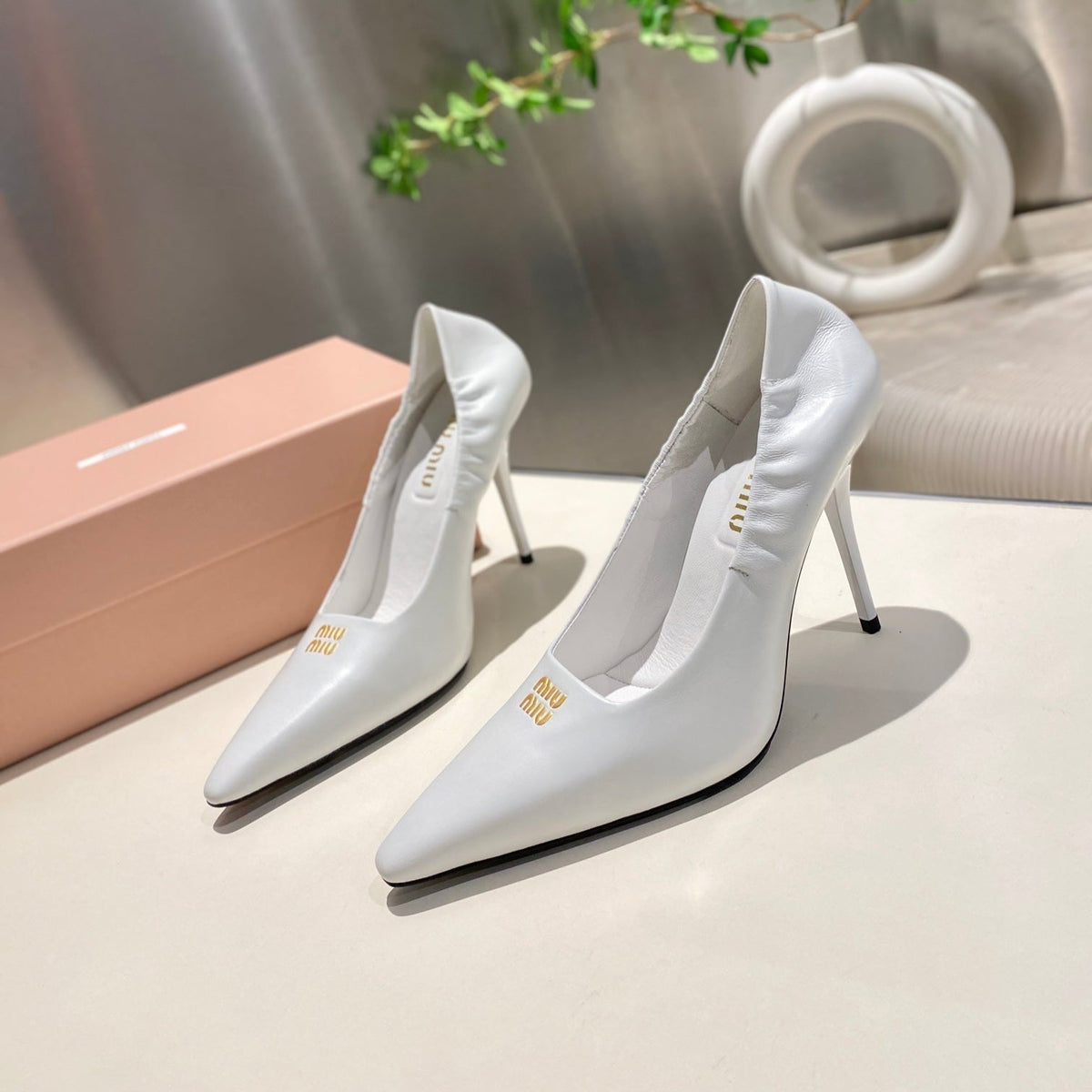 POINTED-TOE HIGH HEEL PUMPS IN WHITE SMOOTH LAMBSKIN