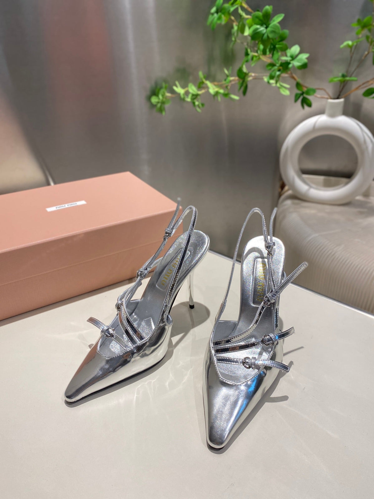 CROSS STRAP HIGH HEELED SLINGBACK IN SILVER METALLIC GLOSSY SHEEPSKIN