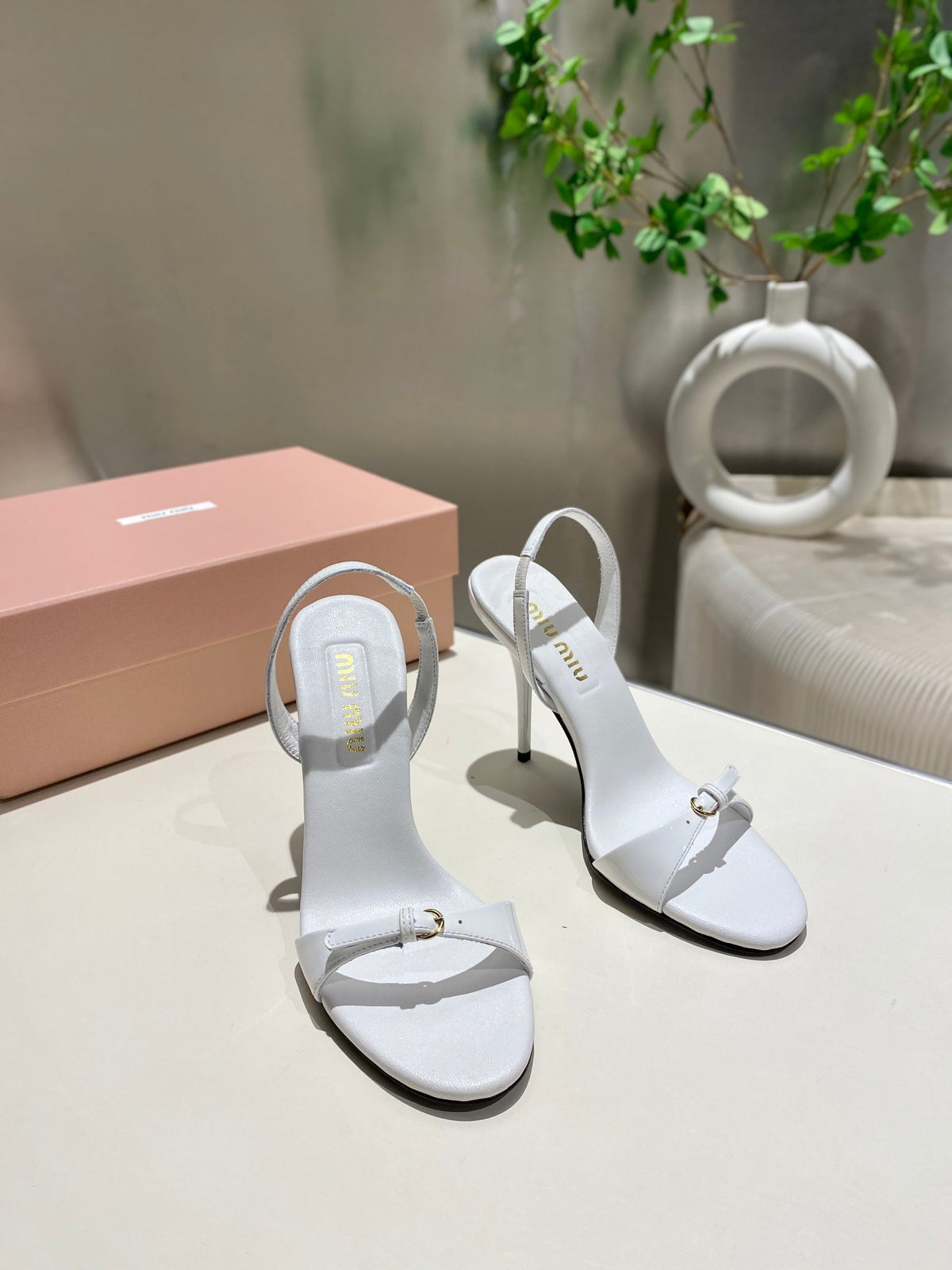 TWO STRAP HIGH HEELED SANDALS IN WHITE GLOSSY SHEEPSKIN